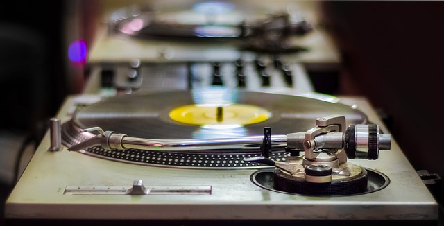 Let’s Dive Deep Into The Evolution Of Turntables- From Record Players To Turntables!